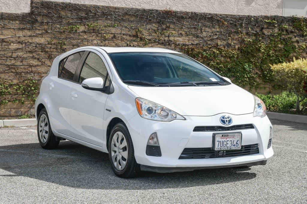 Thumbnail: 2013 Toyota Prius c - 3