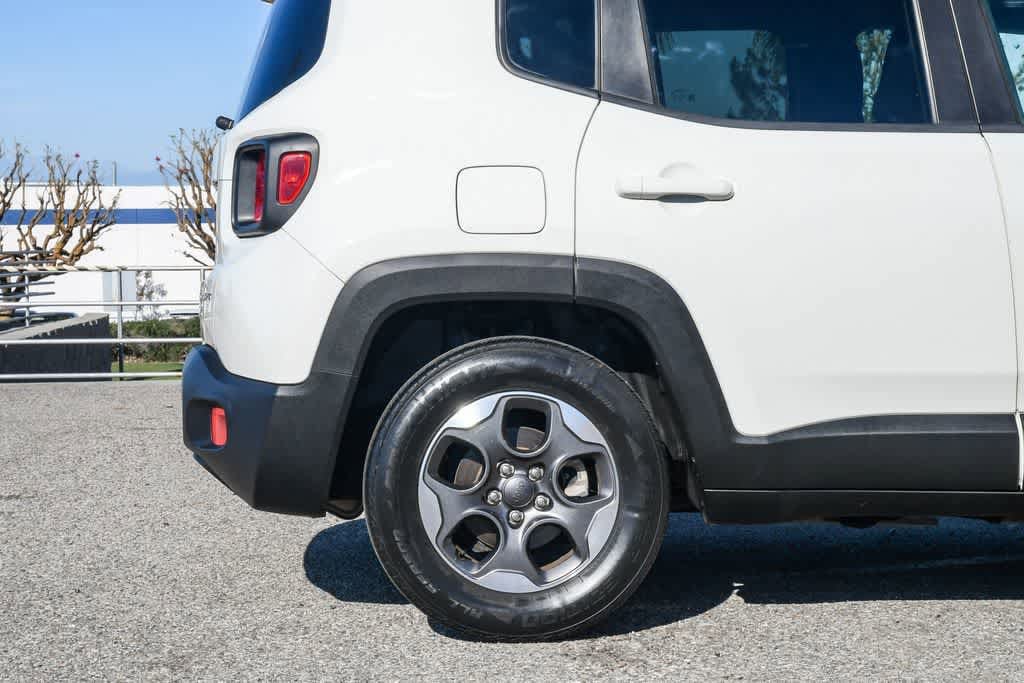 Thumbnail: 2016 Jeep Renegade - 10