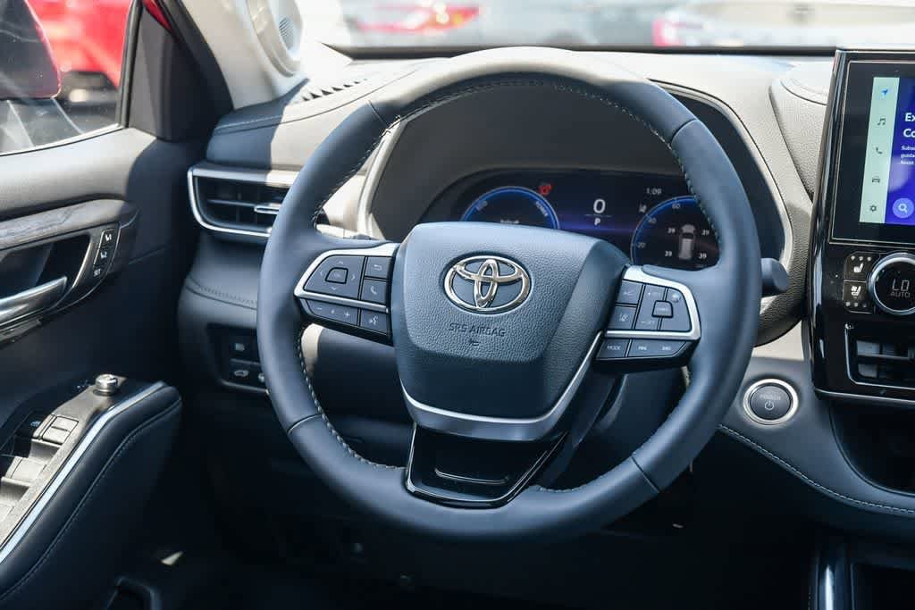 Thumbnail: 2026 Toyota Highlander - 12