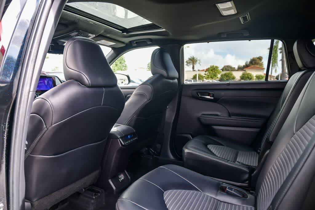 Thumbnail: 2024 Toyota Highlander - 19