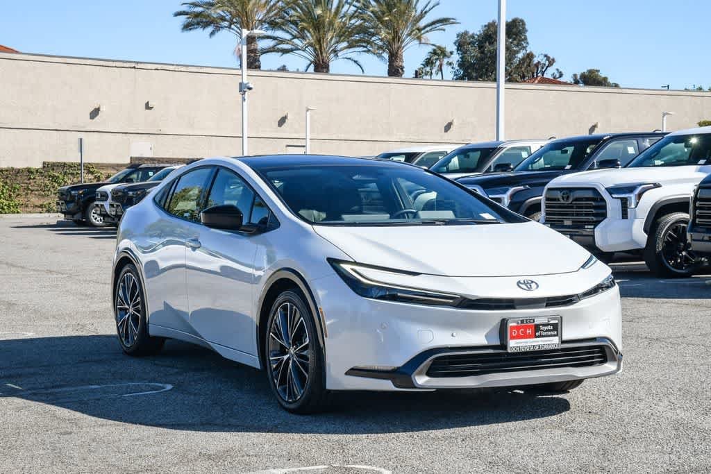 2024 Toyota Prius XLE photo 2