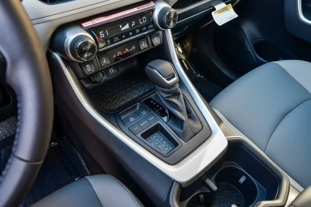 Thumbnail: 2025 Toyota RAV4 - 21