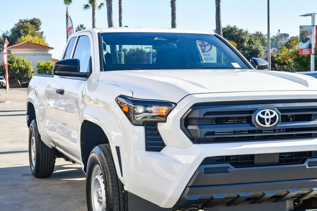 2025 Toyota Tacoma SR photo 4