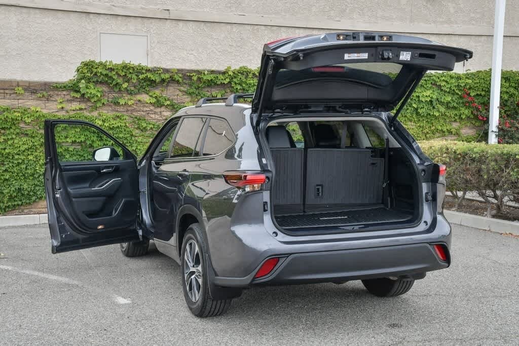 2024 Toyota Highlander XLE 28