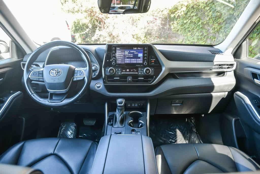 Thumbnail: 2022 Toyota Highlander - 14