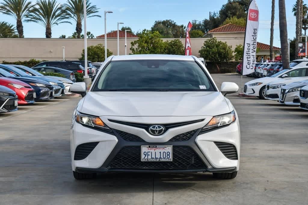 2020 Toyota Camry SE photo 2