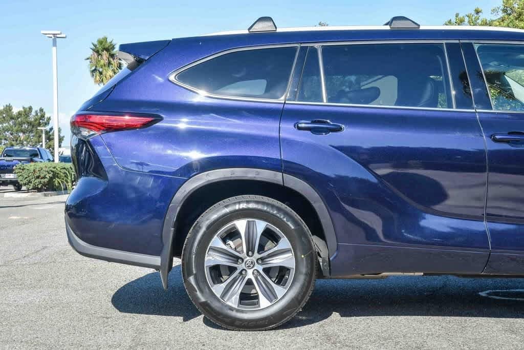 Thumbnail: 2022 Toyota Highlander - 10