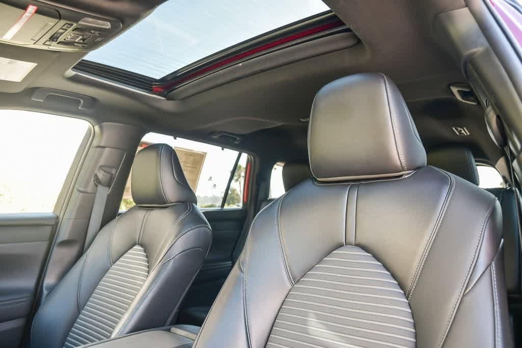 Thumbnail: 2022 Toyota Highlander - 17
