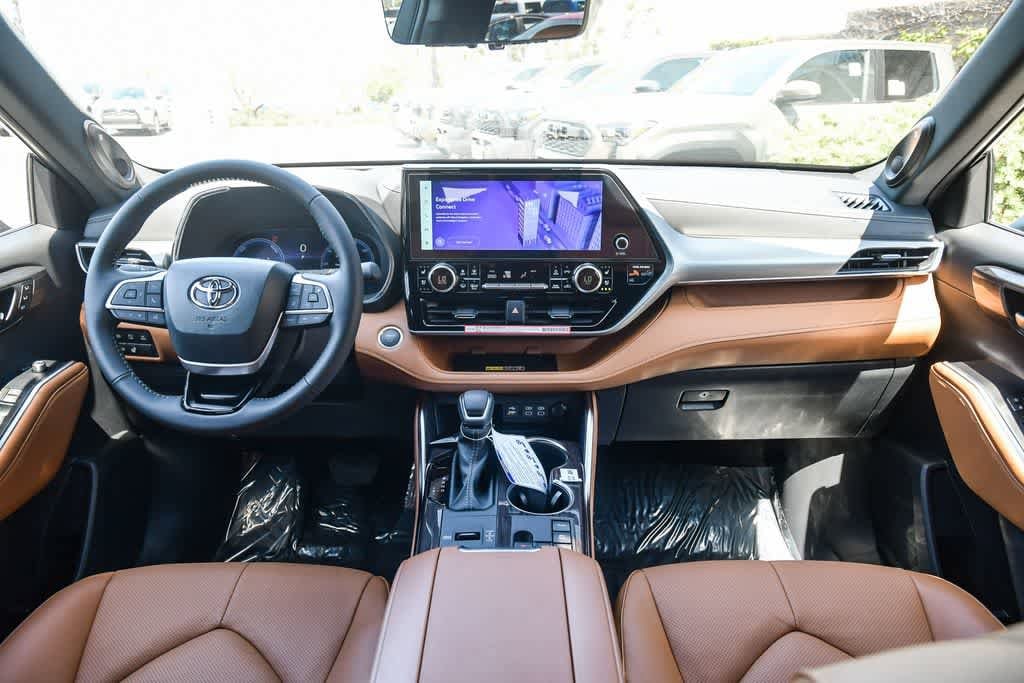 Thumbnail: 2026 Toyota Highlander - 14