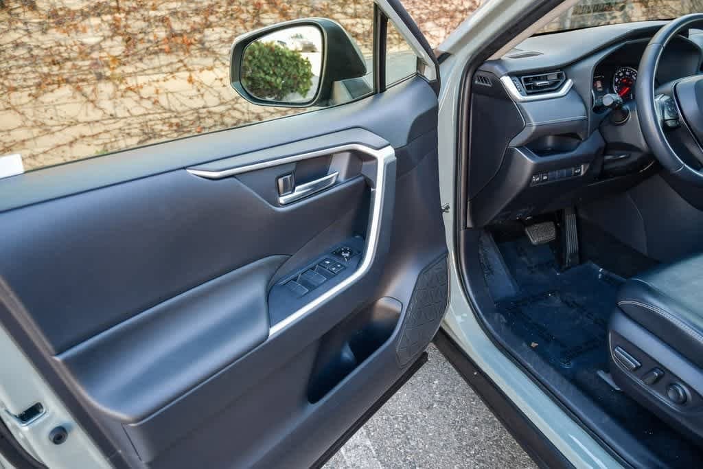 Thumbnail: 2019 Toyota RAV4 - 19