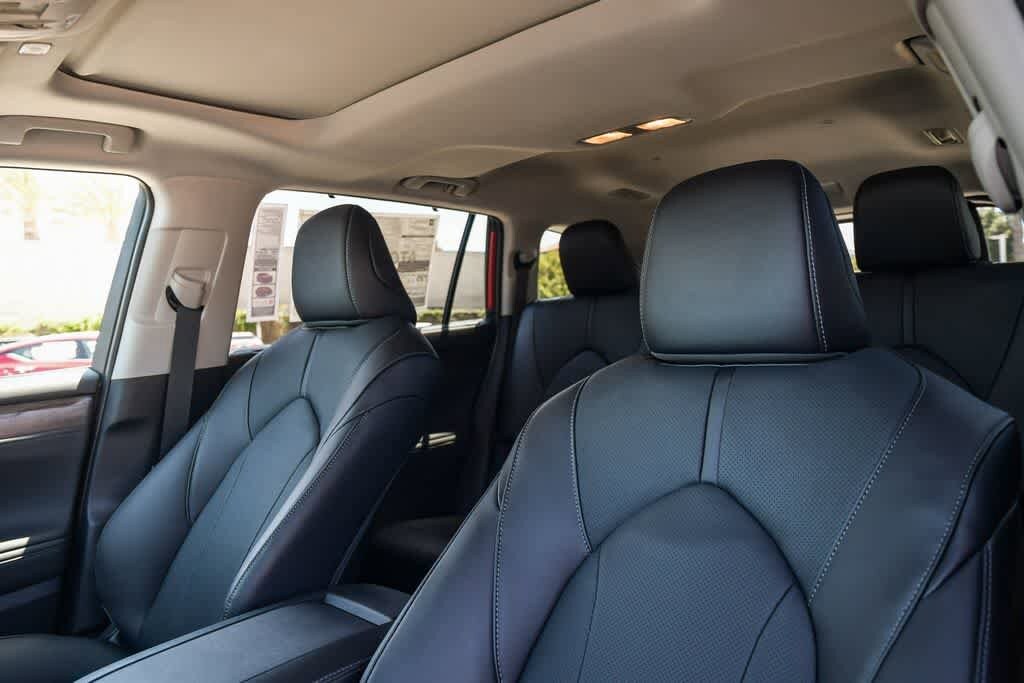 Thumbnail: 2026 Toyota Highlander - 17