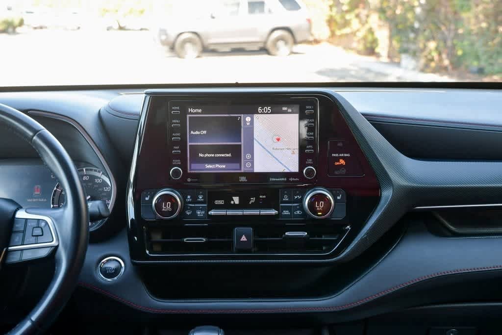 Thumbnail: 2022 Toyota Highlander - 14