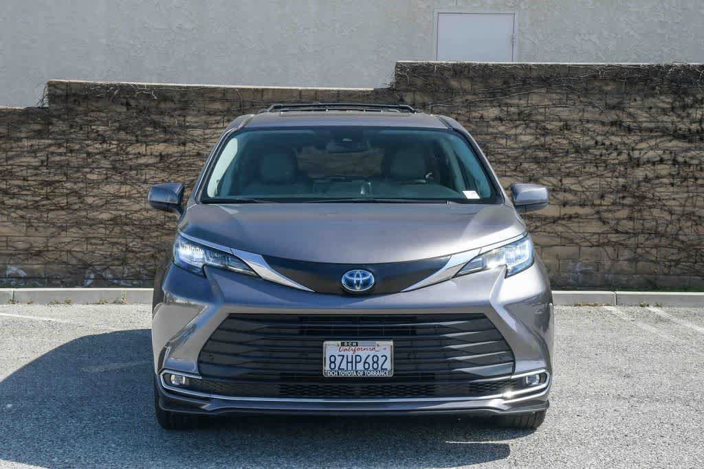 Thumbnail: 2022 Toyota Sienna - 2