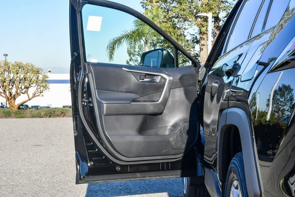 Thumbnail: 2025 Toyota RAV4 - 19