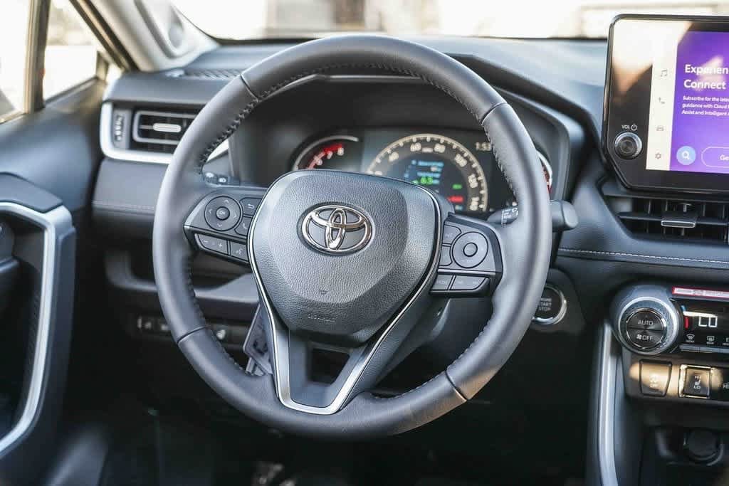 Thumbnail: 2025 Toyota RAV4 - 15