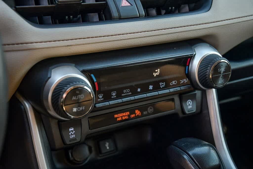 Thumbnail: 2021 Toyota RAV4 - 23