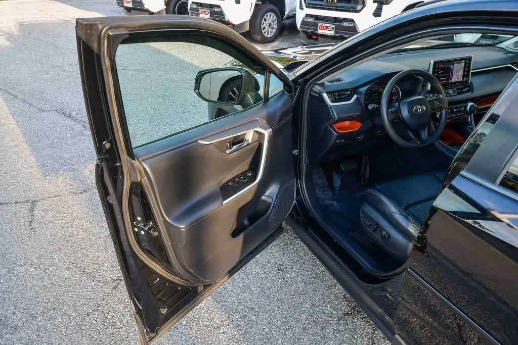 Thumbnail: 2019 Toyota RAV4 - 19