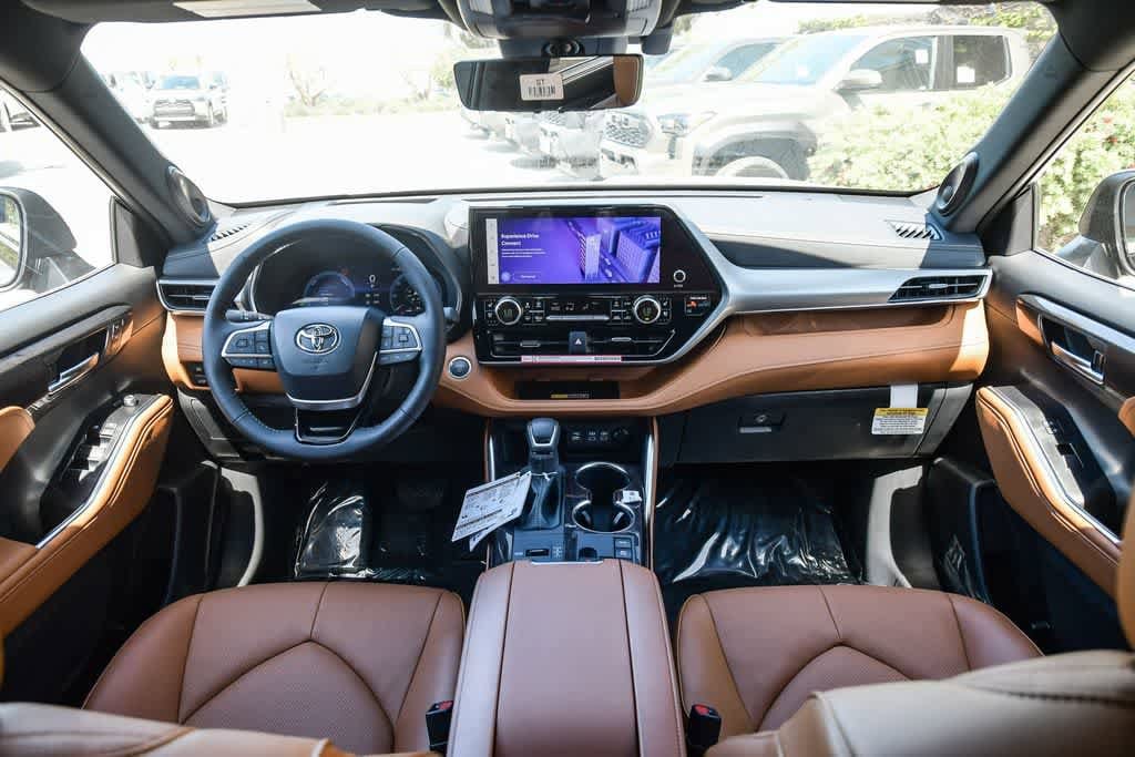 Thumbnail: 2026 Toyota Highlander - 14