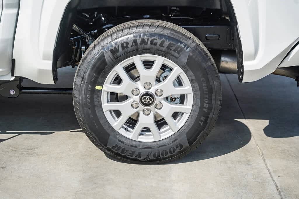 2025 Toyota Tacoma SR5 10