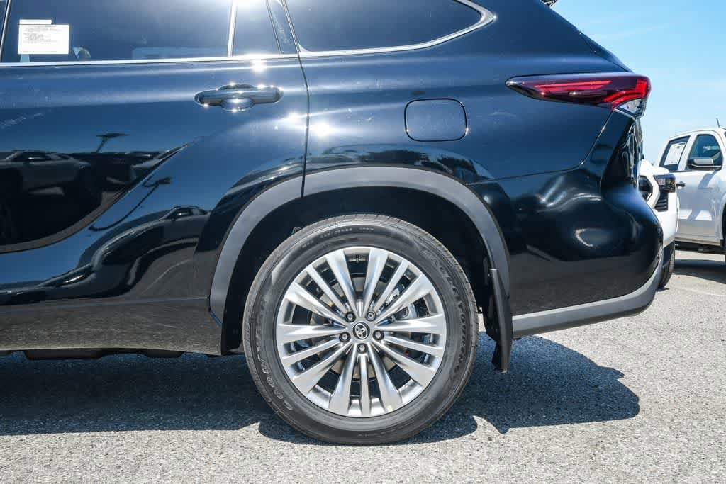 Thumbnail: 2026 Toyota Highlander - 11