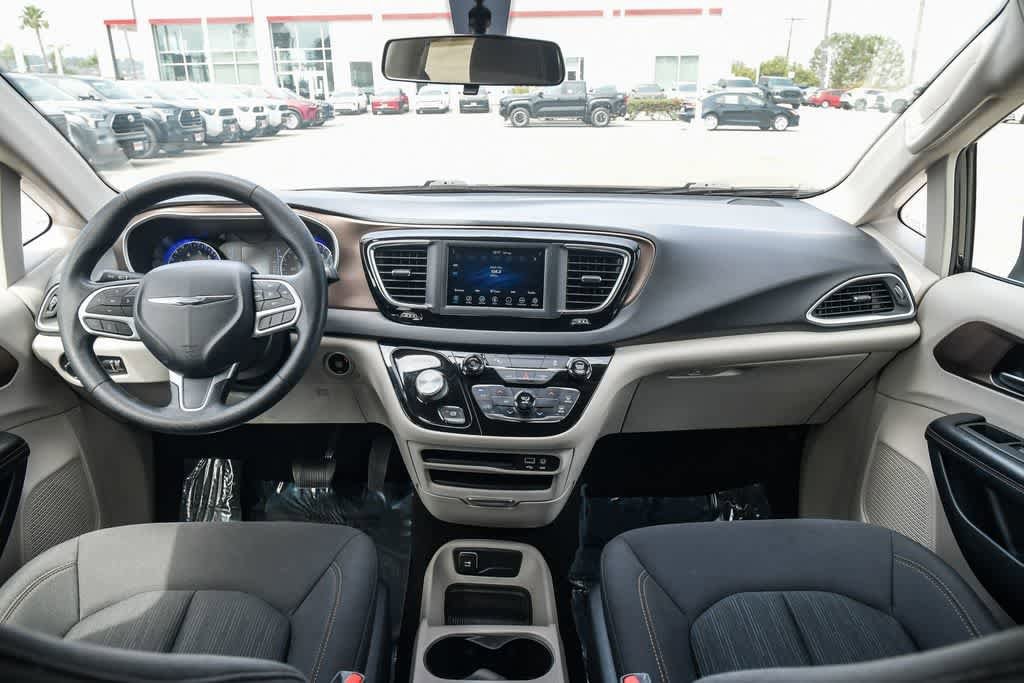 Thumbnail: 2019 Chrysler Pacifica - 14