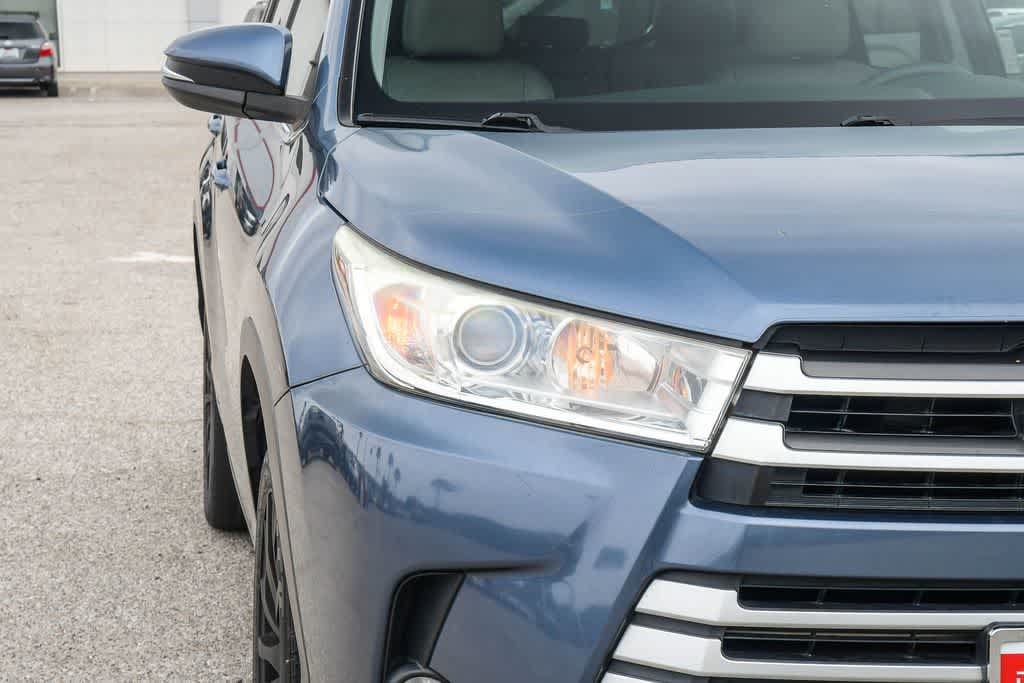 Thumbnail: 2017 Toyota Highlander - 3