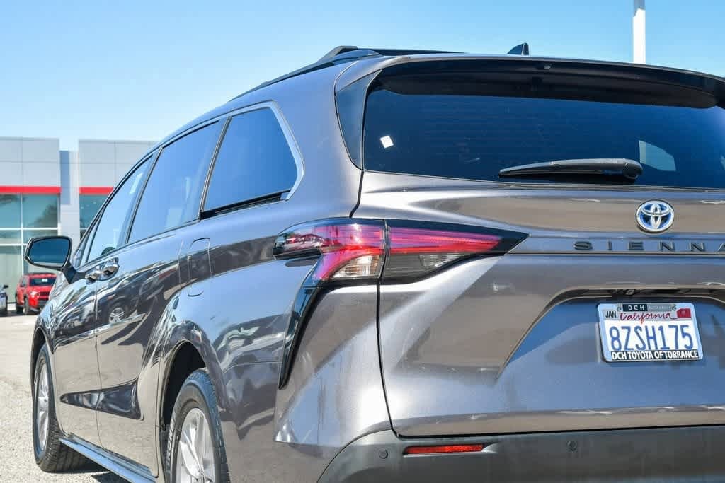 Thumbnail: 2022 Toyota Sienna - 9