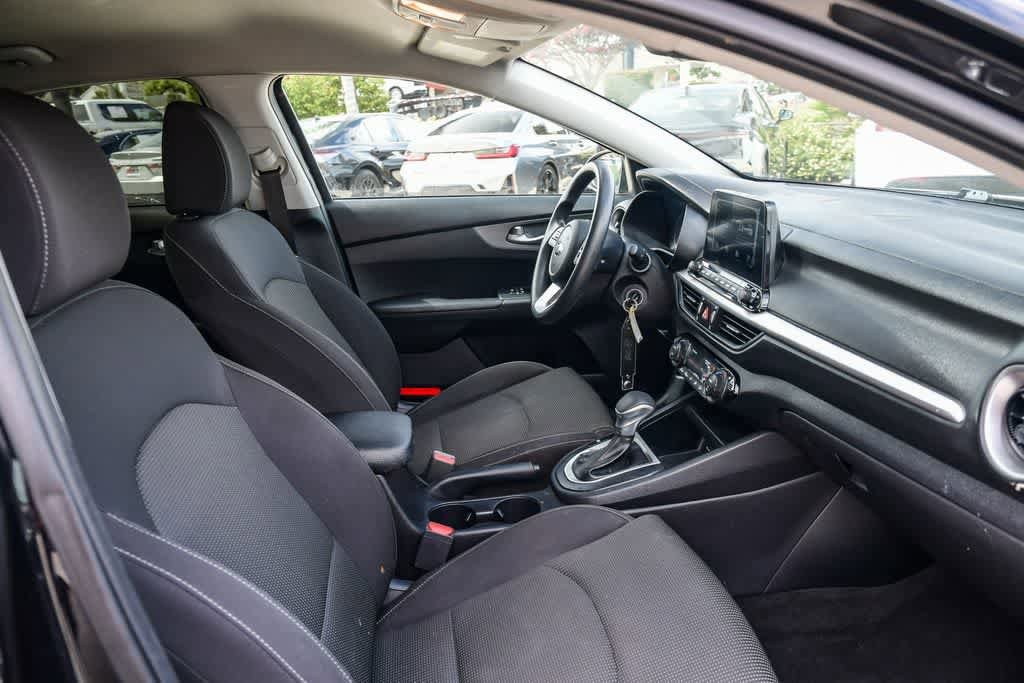 Thumbnail: 2019 Kia Forte - 15