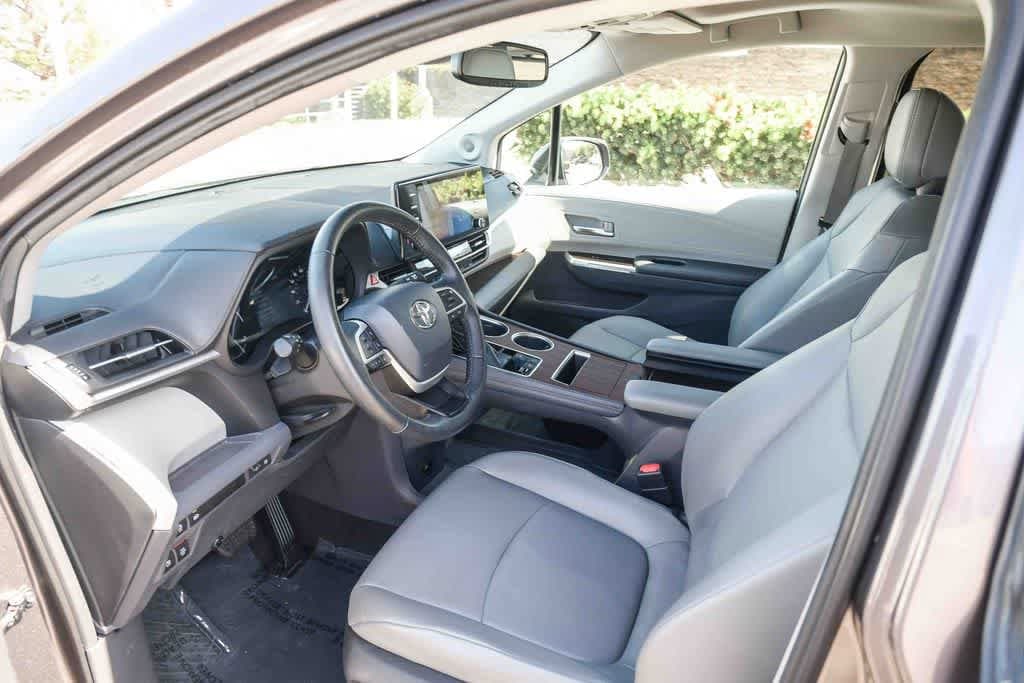 Thumbnail: 2022 Toyota Sienna - 17
