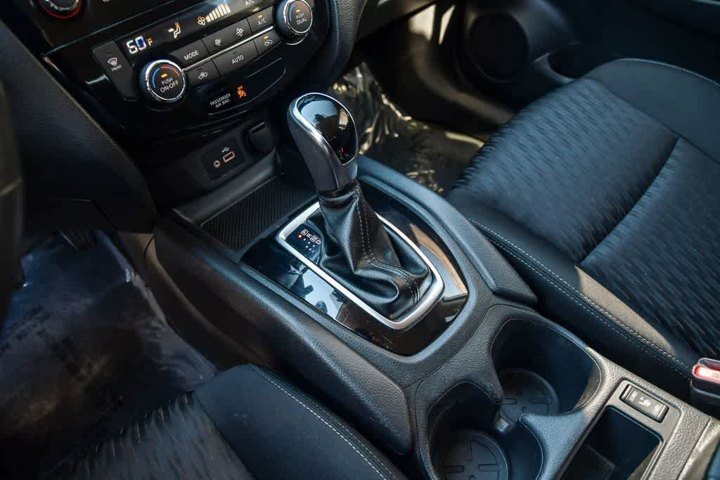 Thumbnail: 2019 Nissan Rogue - 19