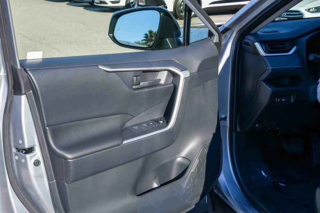 Thumbnail: 2025 Toyota RAV4 - 19