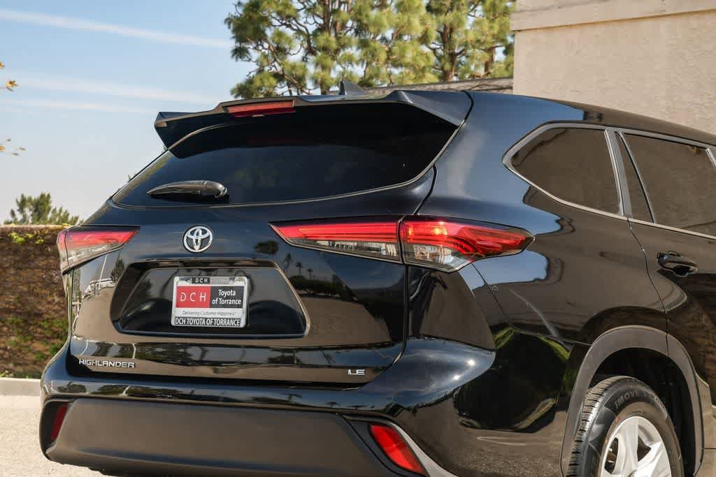 2023 Toyota Highlander LE photo 5