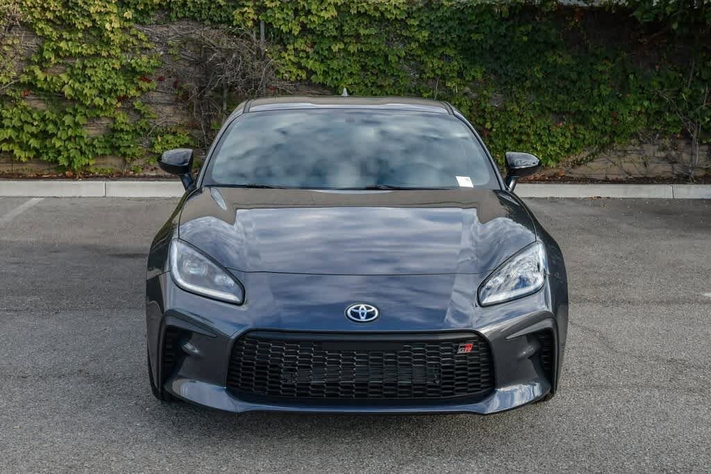 2024 Toyota GR86 Base photo 2