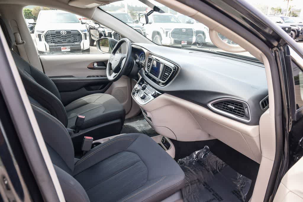 Thumbnail: 2019 Chrysler Pacifica - 15