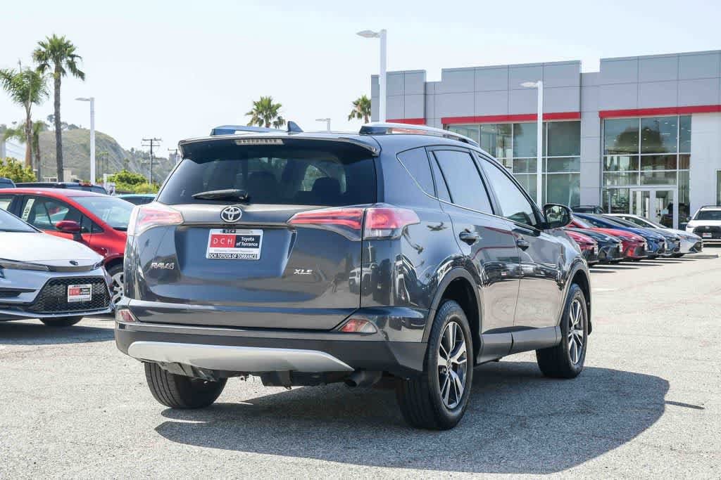 2016 Toyota RAV4 XLE photo 6
