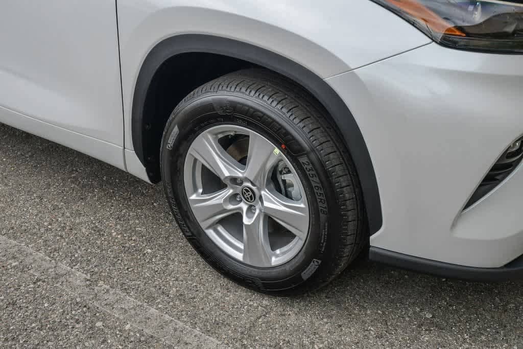 2025 Toyota Highlander LE 11