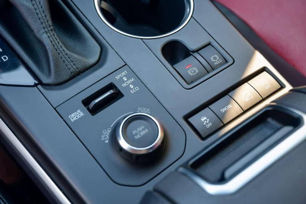 Thumbnail: 2022 Toyota Highlander - 25