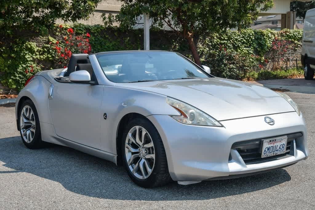 Thumbnail: 2010 Nissan Z - 33