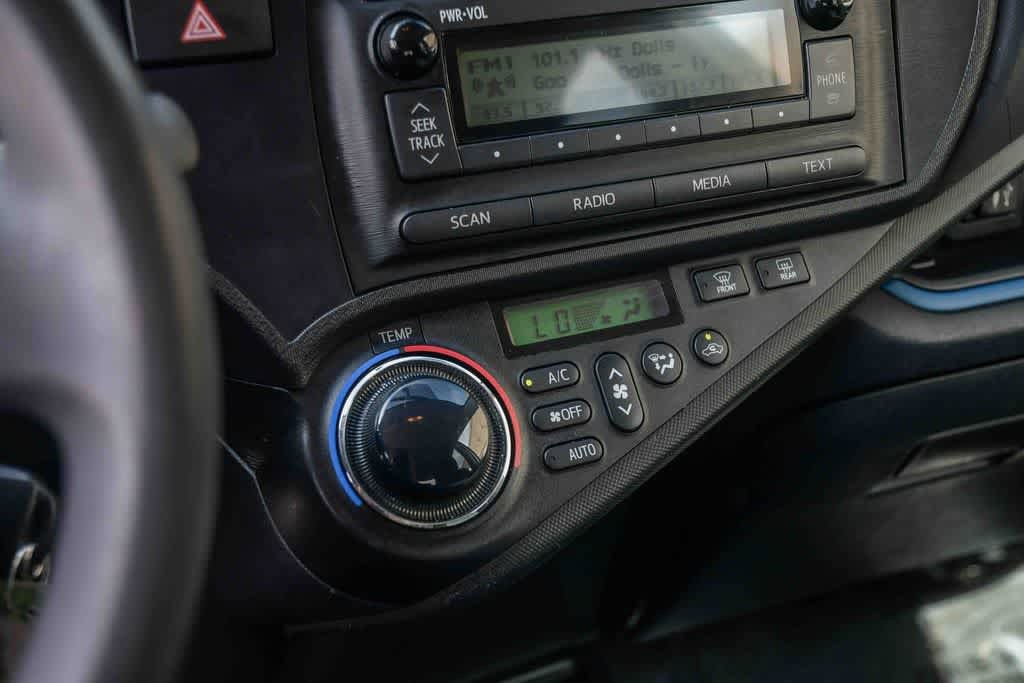 Thumbnail: 2013 Toyota Prius c - 22