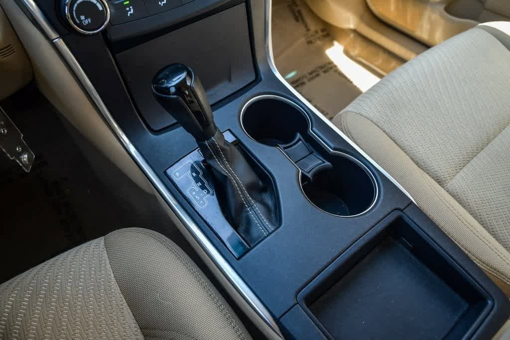 2015 Toyota Camry LE 23
