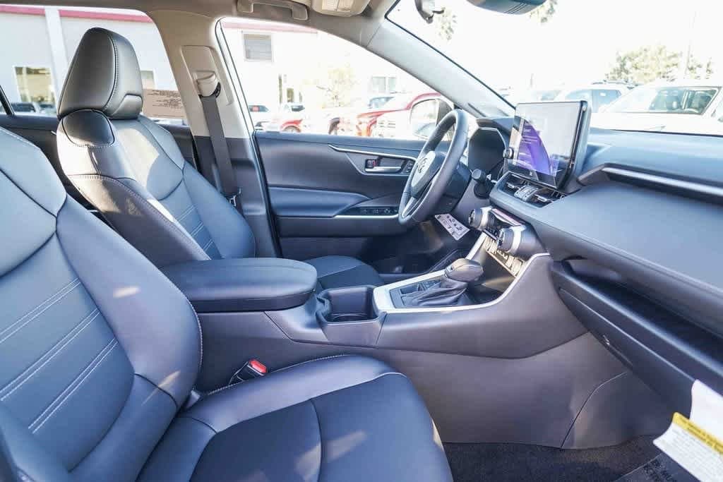 Thumbnail: 2025 Toyota RAV4 - 17