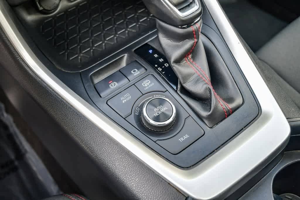 Thumbnail: 2021 Toyota RAV4 - 24