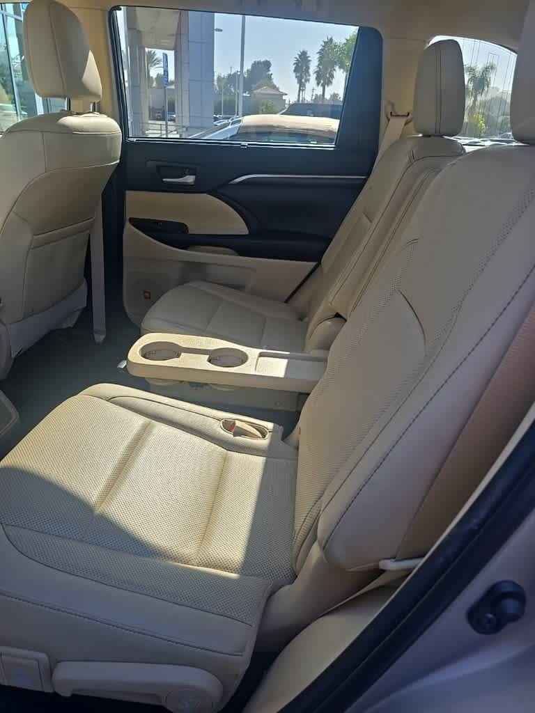 Thumbnail: 2014 Toyota Highlander - 8