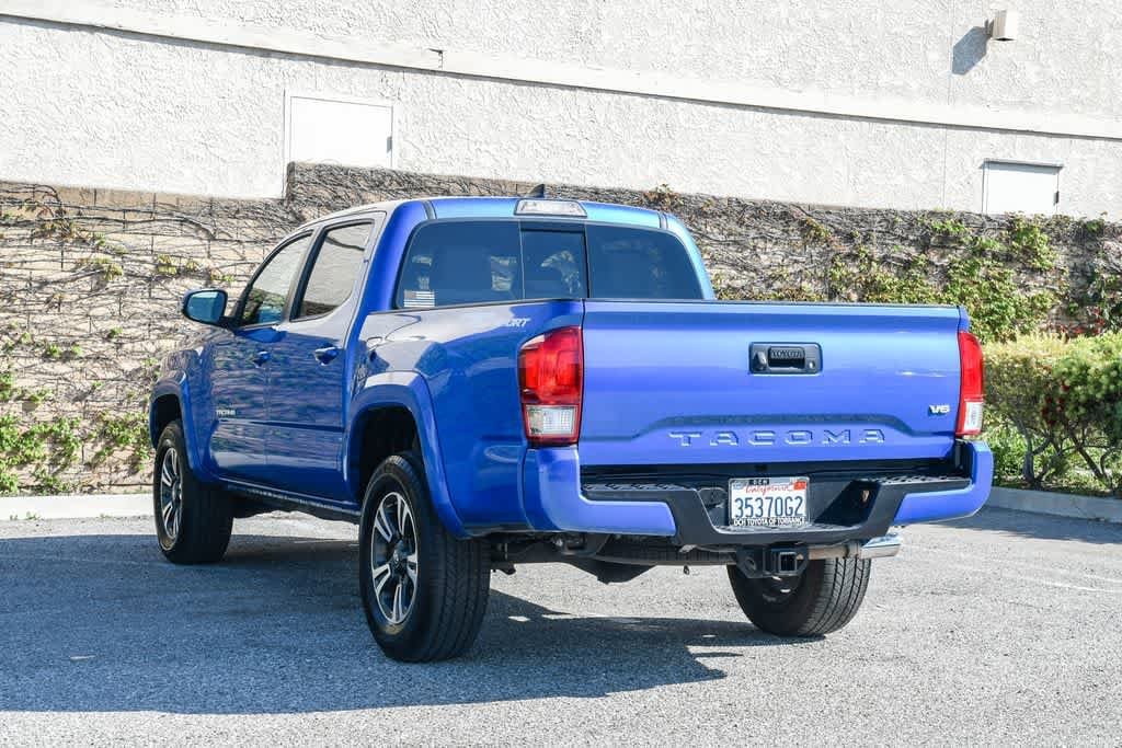 2017 Toyota Tacoma TRD Sport photo 3