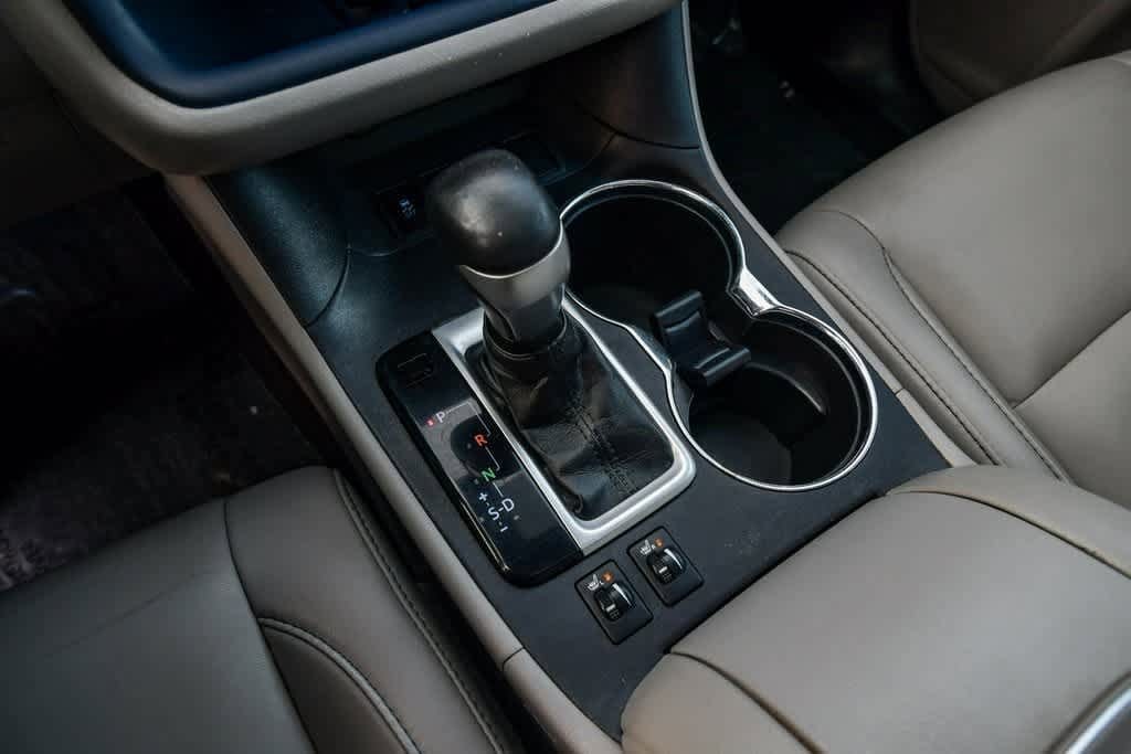 Thumbnail: 2019 Toyota Highlander - 23