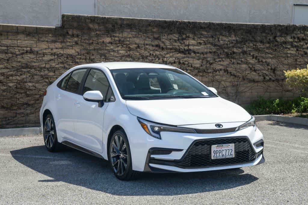2025 Toyota Corolla SE photo 2