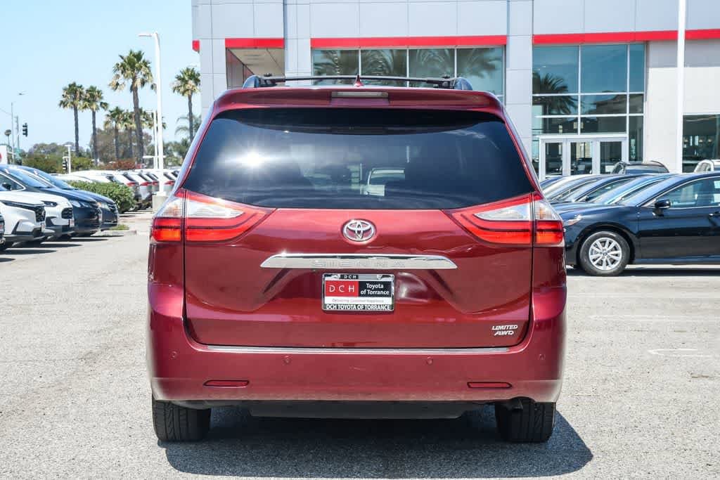 Thumbnail: 2015 Toyota Sienna - 8