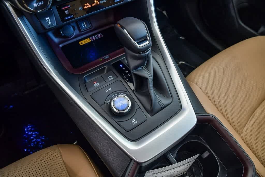 Thumbnail: 2025 Toyota RAV4 - 23