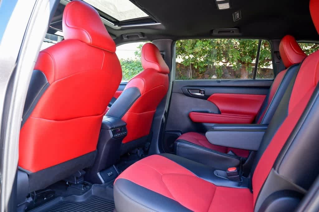 Thumbnail: 2022 Toyota Highlander - 20