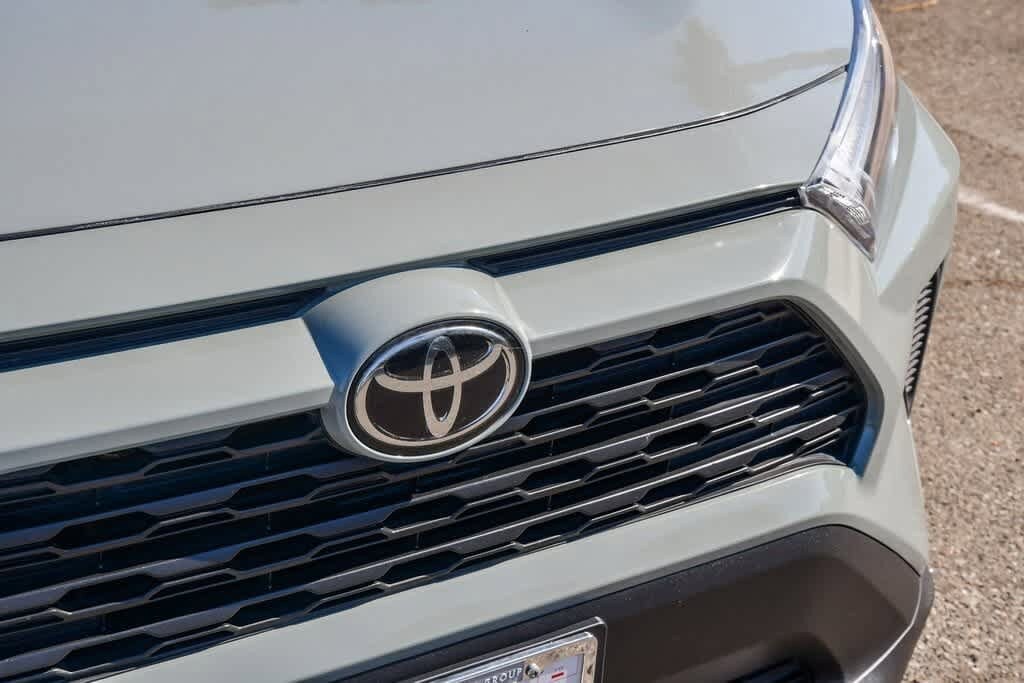 2022 Toyota RAV4 XLE photo 4